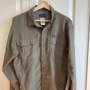 Patagonia Shirt in Olive Fishing Style Size Small